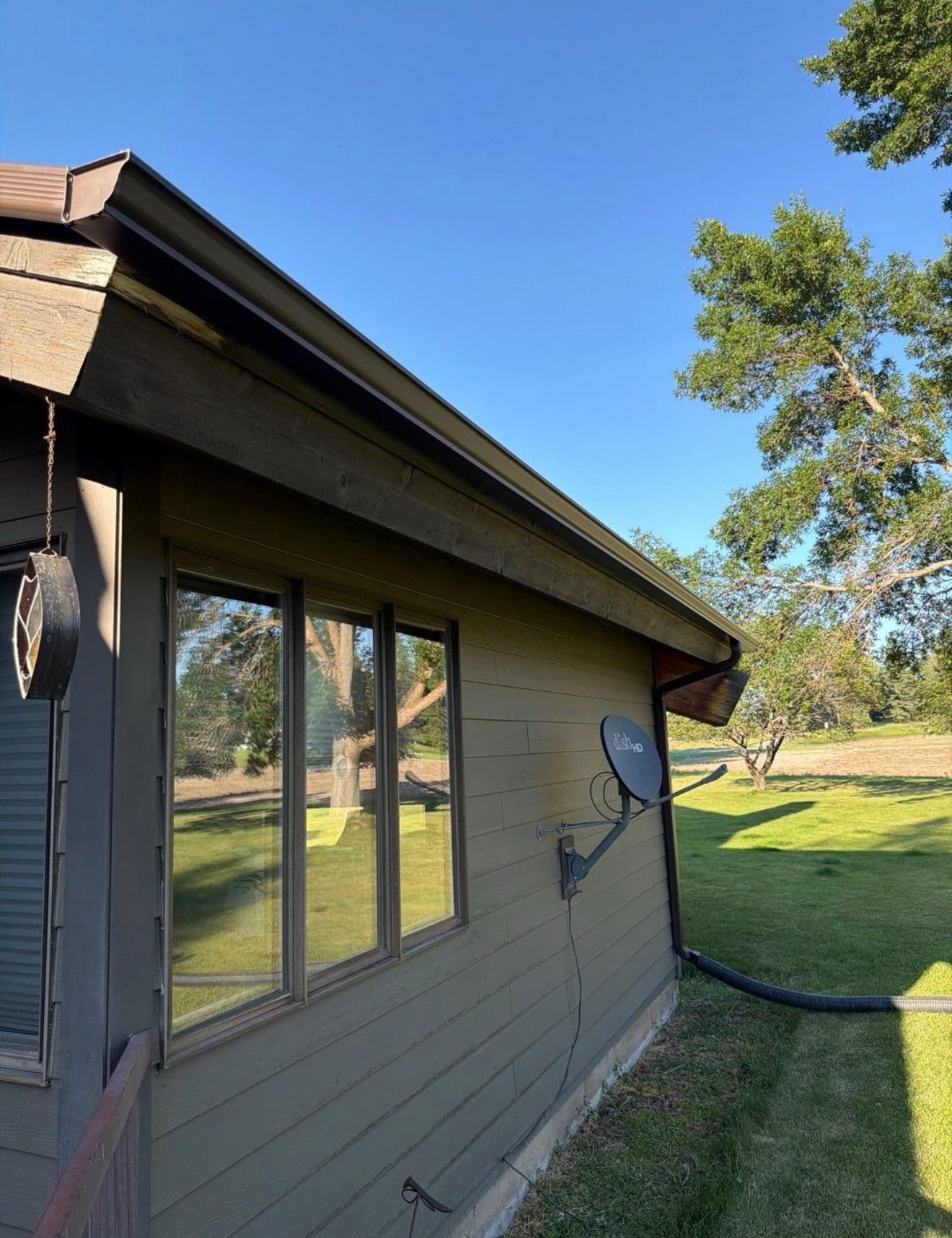 Gallery photos for Seamless Gutters and Leaf Guard Protection on a Large Property: Image #5