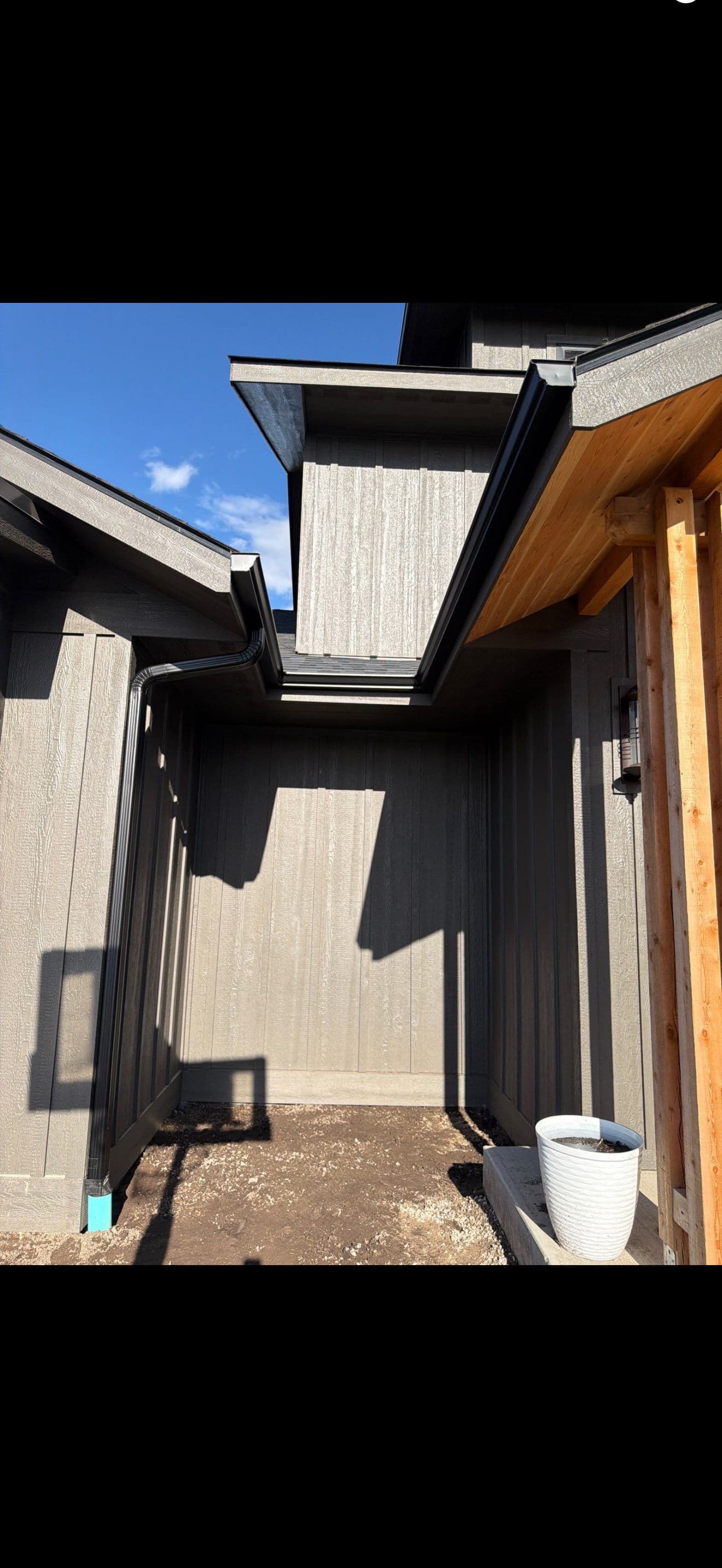 Gallery photos for Black Seamless K-Style Gutters on a Custom New Build: Image #1