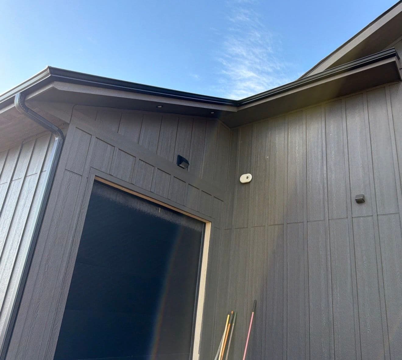 Gallery photos for Black Seamless K-Style Gutters on a Custom New Build: Image #2