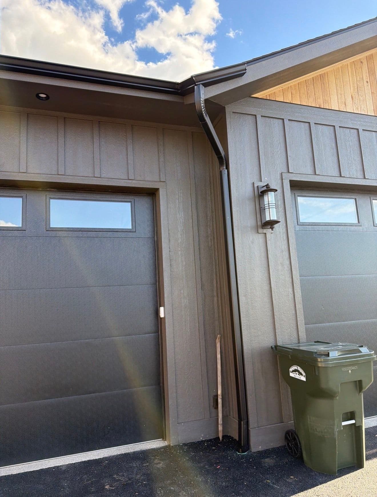 Black Seamless K-Style Gutters on a Custom New Build image